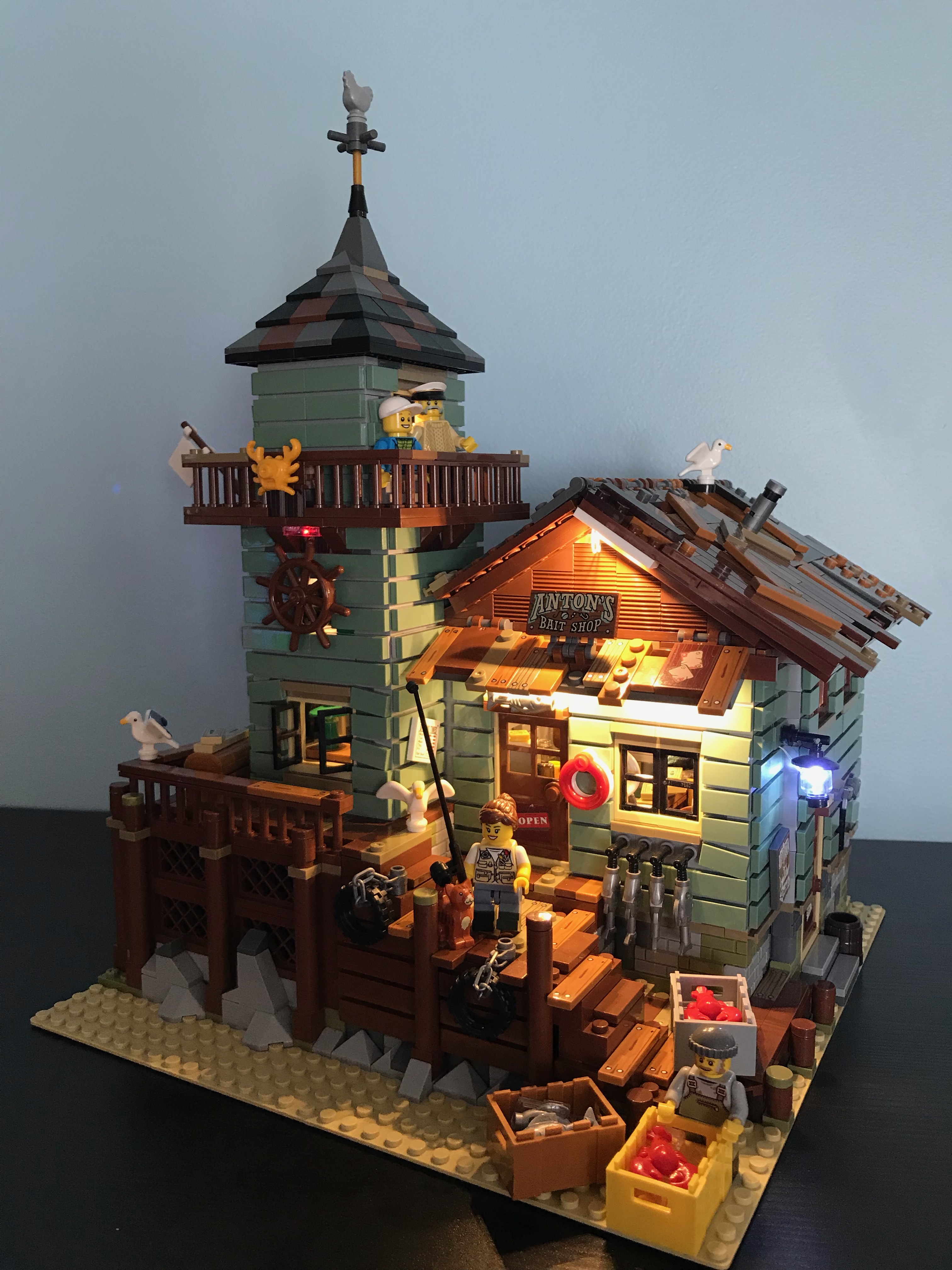 Review: 16050 Old Fishing Store (Clone of 21310) – Ronald C